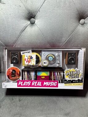 MGA's Miniverse Real Music Record Player Mini Collectibles